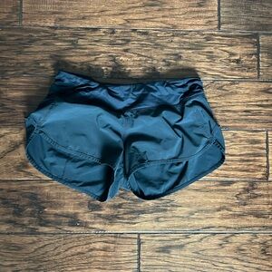 Black Lululemon Speed Up Shorts 2.5